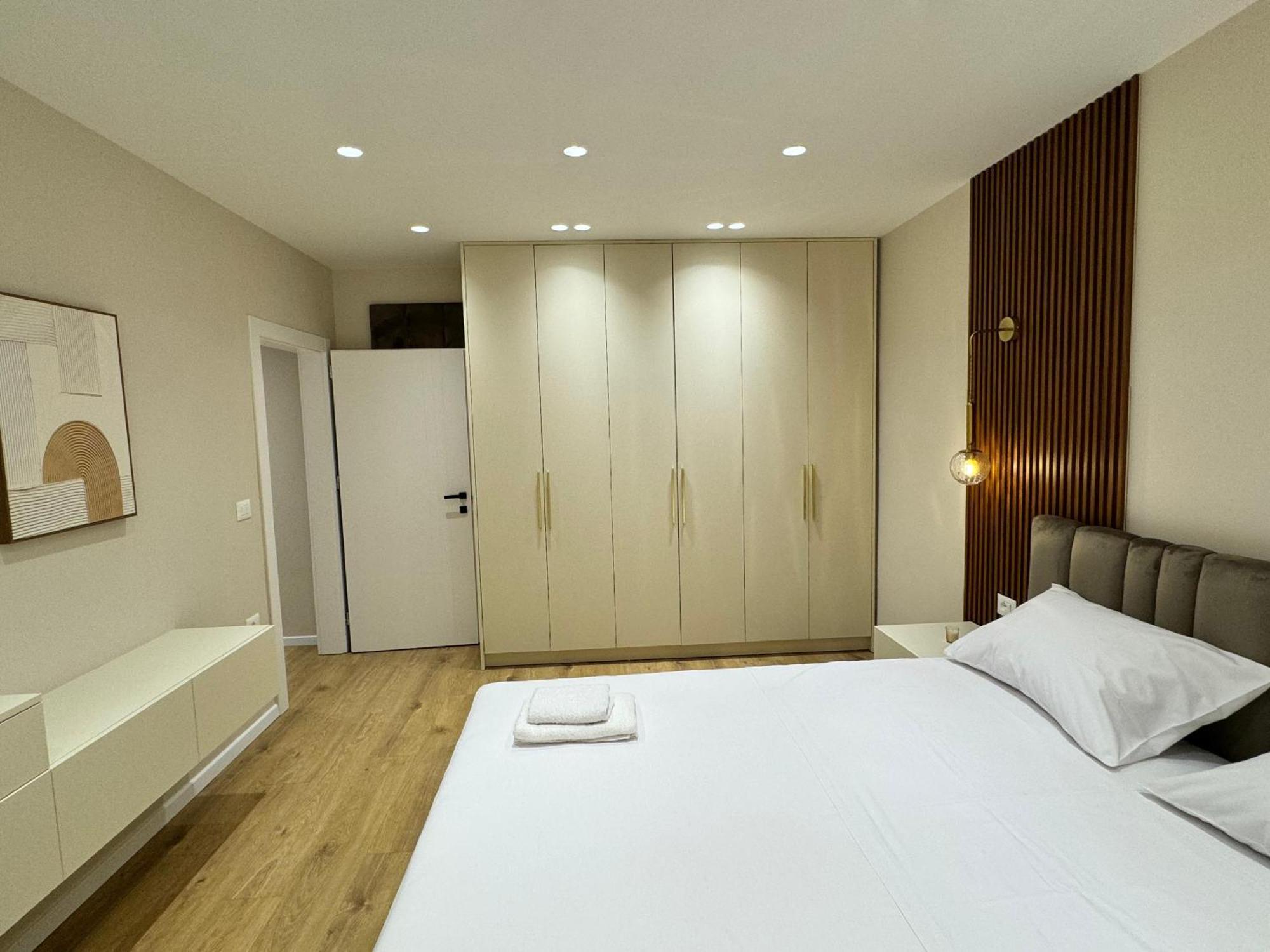 E&R Apartments At Myslym Shyri Tiran Dış mekan fotoğraf